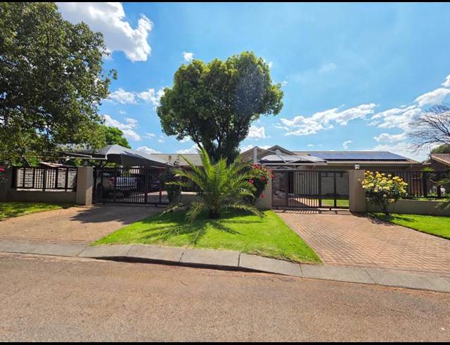 4 BEDROOM HOUSE FOR SALE IN GOLF PARK